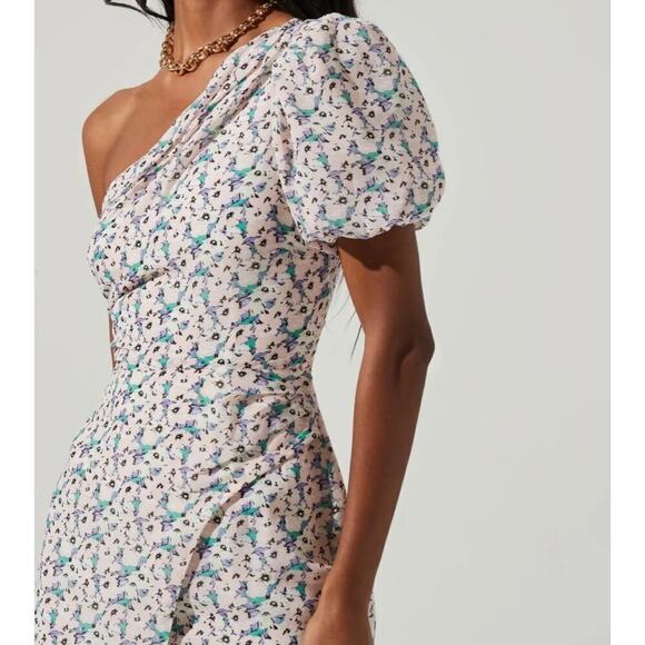 NEW ASTR The Label SANTORINI Chiffon FLORAL Puffy ONE SHOULDER Midi DRESS Sz S - Picture 2 of 8